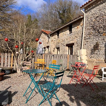 Апартаменты Le Plantier 1 Beaulieu-sur-Sonnette Экстерьер фото